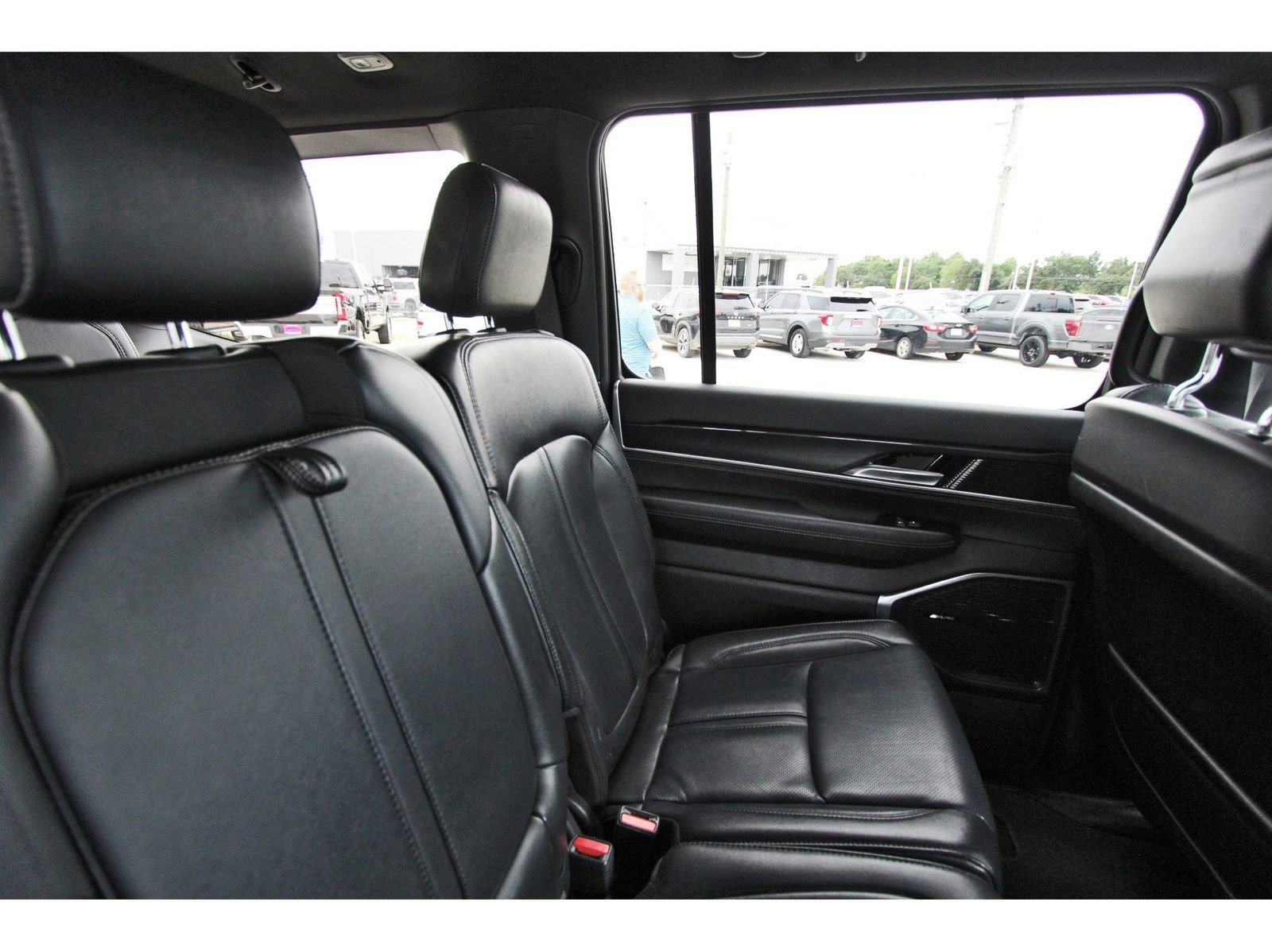 Used 2023 Jeep Wagoneer 2WD image 13