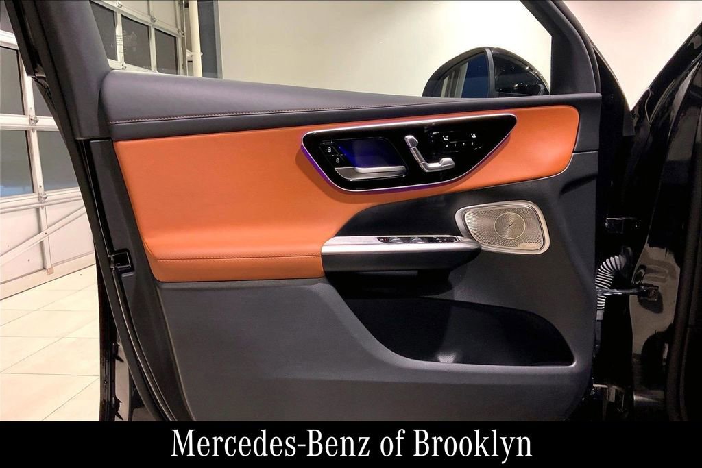 Used 2024 Mercedes-Benz GLC 300 4MATIC image 23