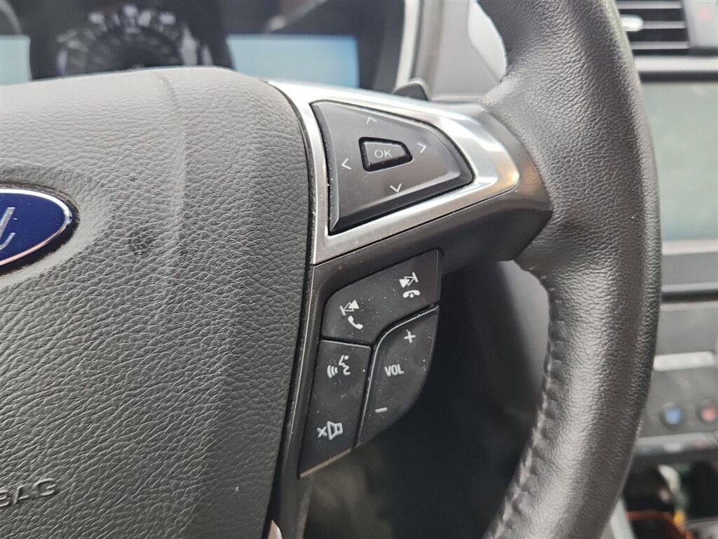 Used 2016 Ford Fusion Titanium FWD image 17