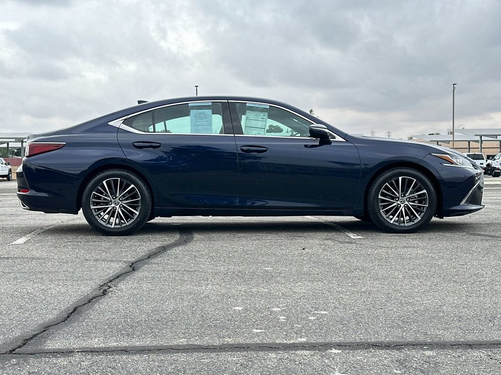 Used 2023 Lexus ES 350 w/ Premium Package FWD image 2