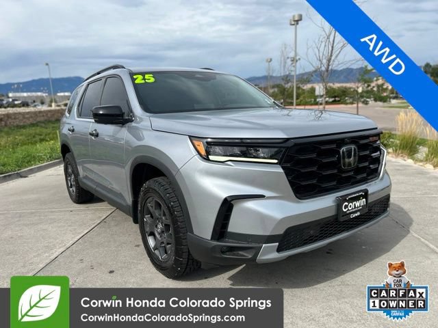 Used 2025 Honda Pilot TrailSport image 1