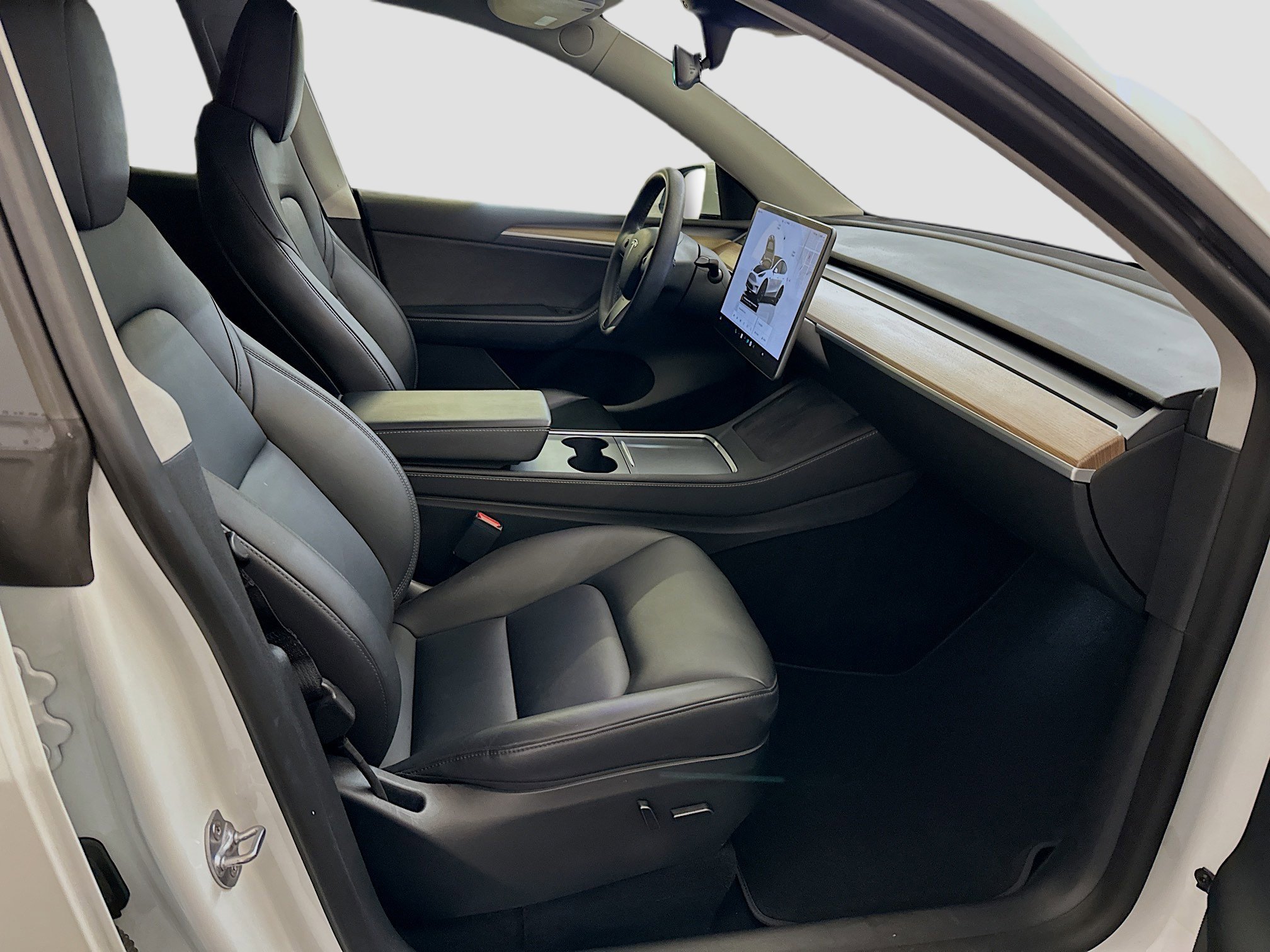 Used 2023 Tesla Model Y Long Range image 34