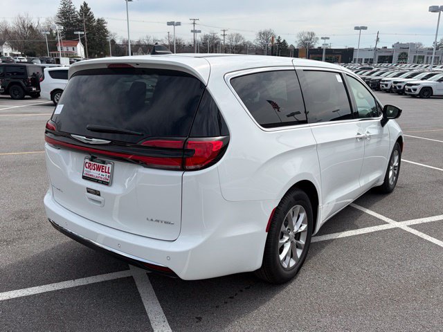 New 2026 Chrysler Pacifica Limited w/ Uconnect Theater Family Group FWD image 7