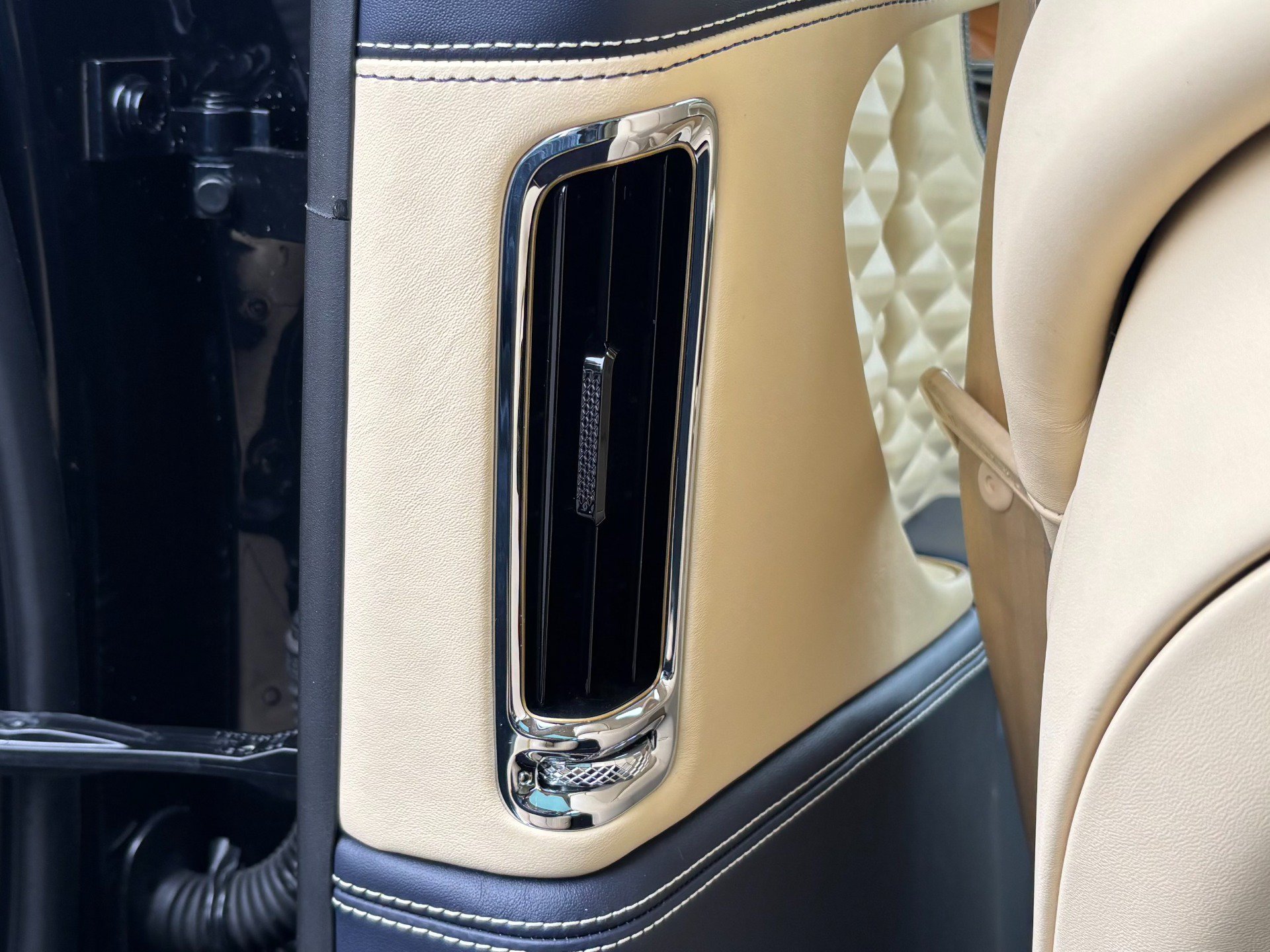 Used 2021 Bentley Flying Spur V8 AWD/4WD image 46