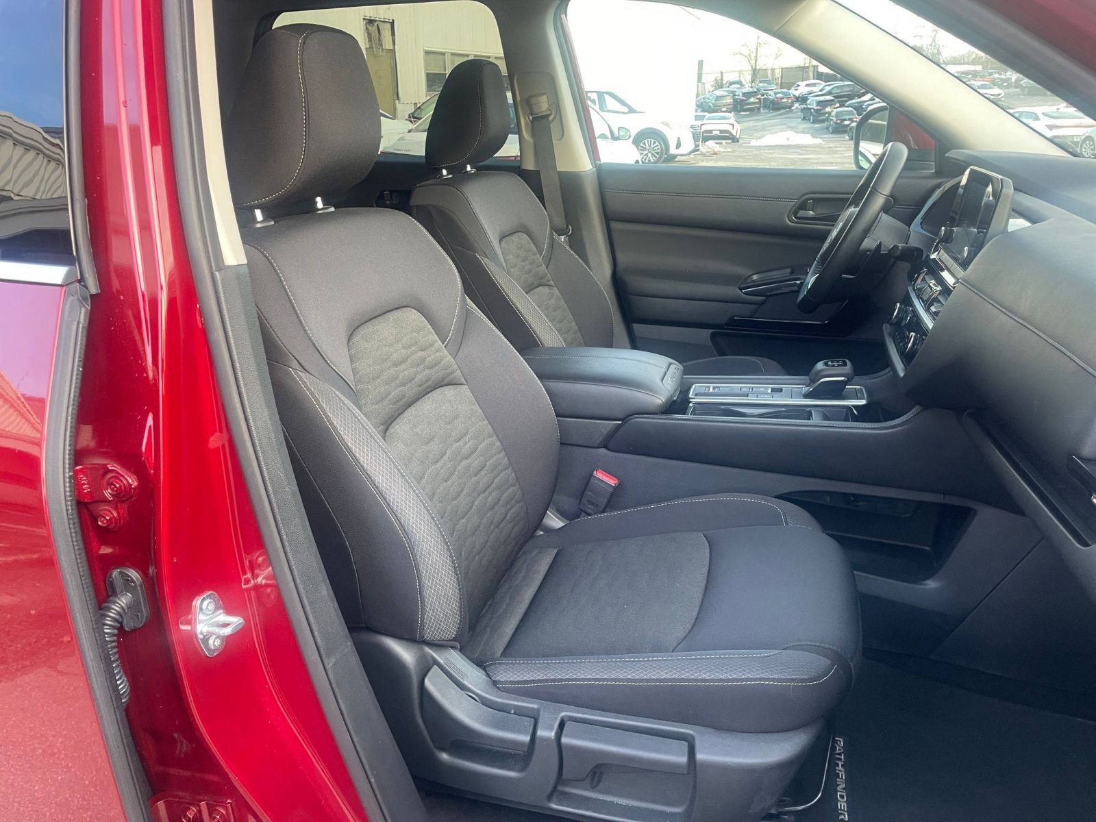 Used 2025 Nissan Pathfinder SV image 38