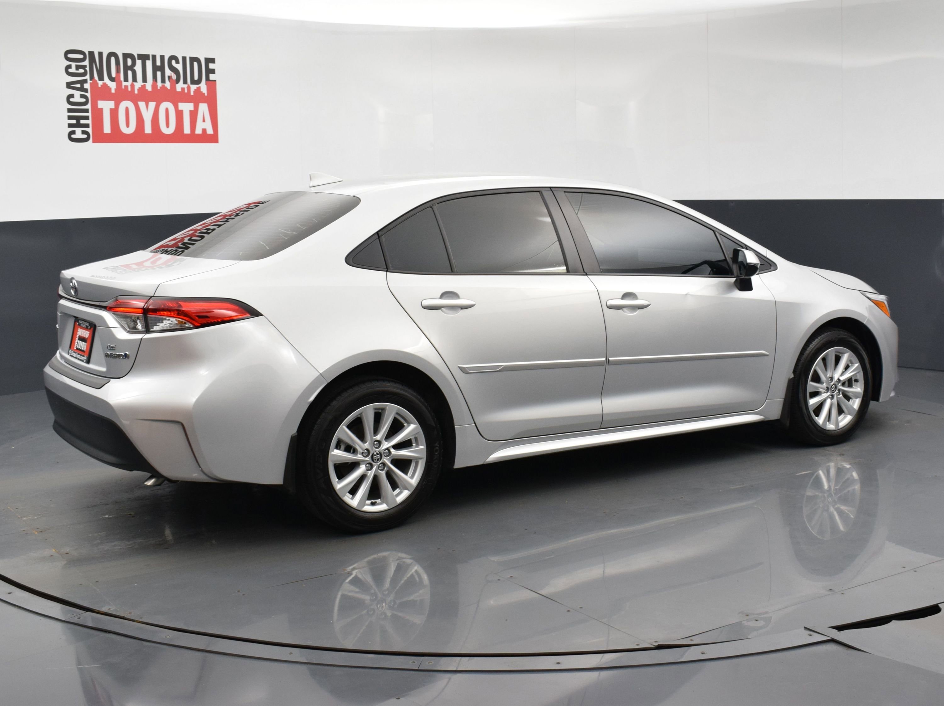 Used 2024 Toyota Corolla LE w/ LE Convenience Package image 4