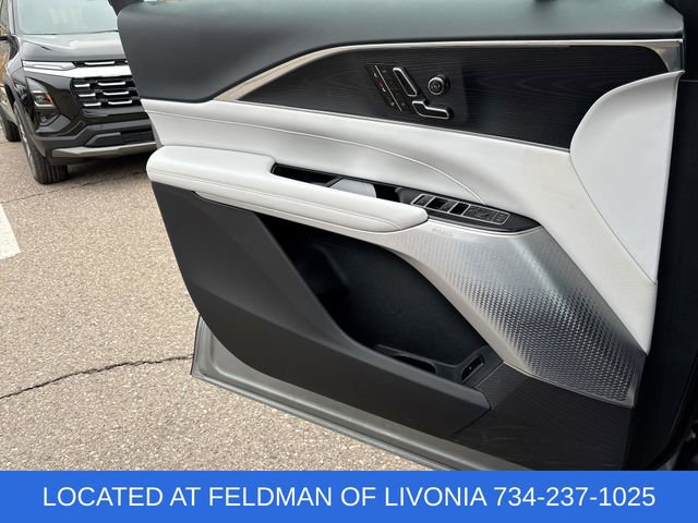 Used 2024 Cadillac Lyriq Luxury image 23
