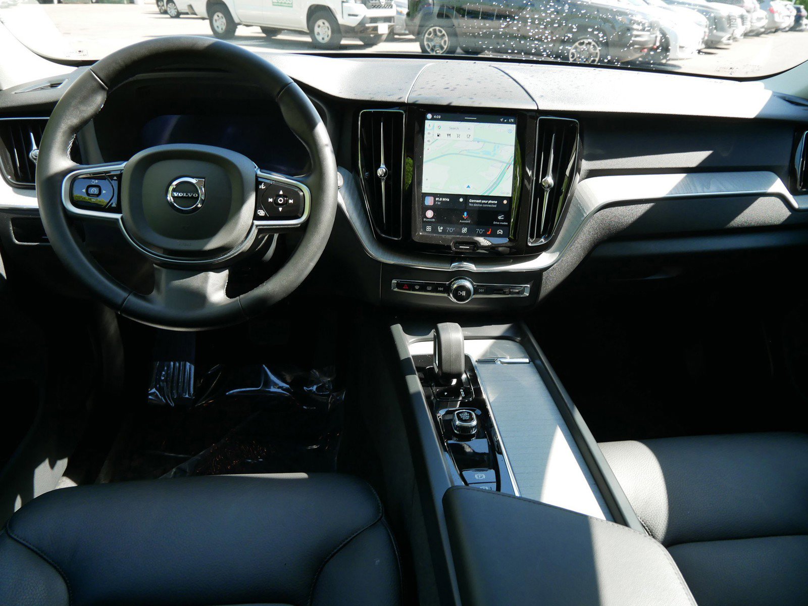 Certified 2025 Volvo XC60 B5 Plus AWD/4WD image 13