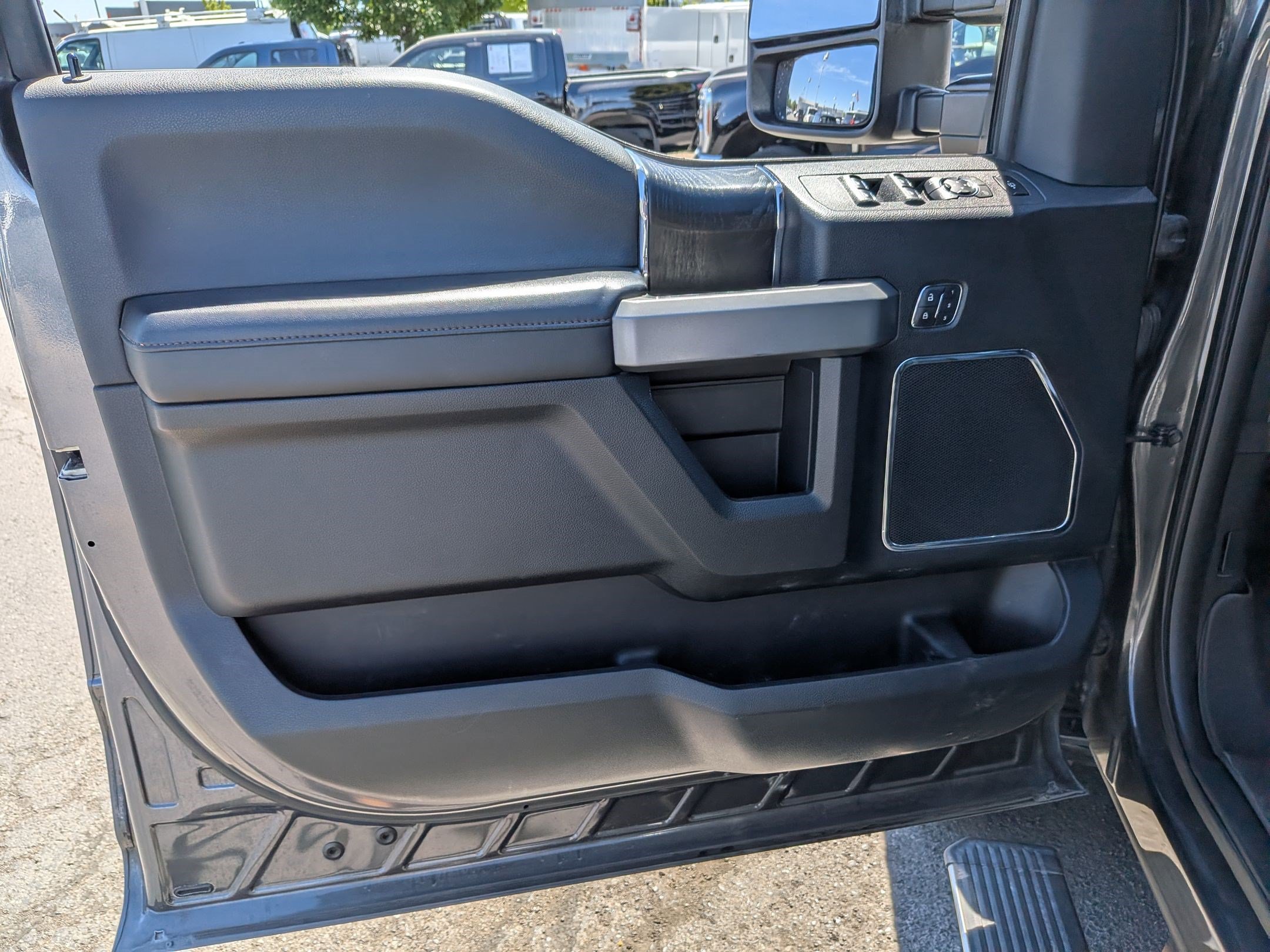 Used 2018 Ford F350 Platinum w/ Platinum Ultimate Package AWD/4WD image 14