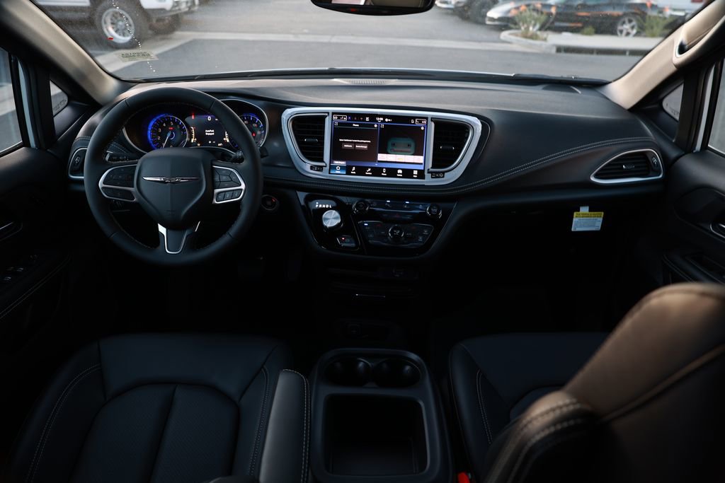 New 2026 Chrysler Pacifica Select image 20