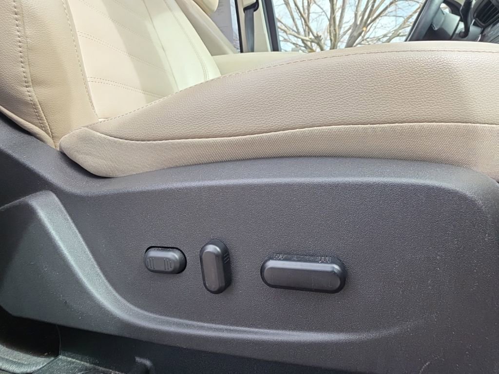 Used 2019 Ford Escape Titanium image 33