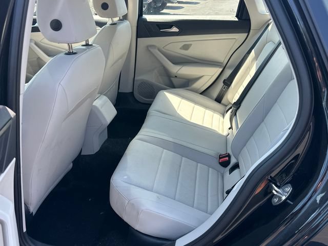 Used 2024 Volkswagen Jetta SE w/ Panoramic Sunroof Package FWD image 13