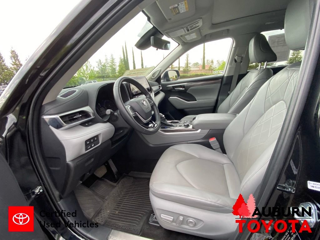 Certified 2024 Toyota Highlander Platinum AWD/4WD image 39