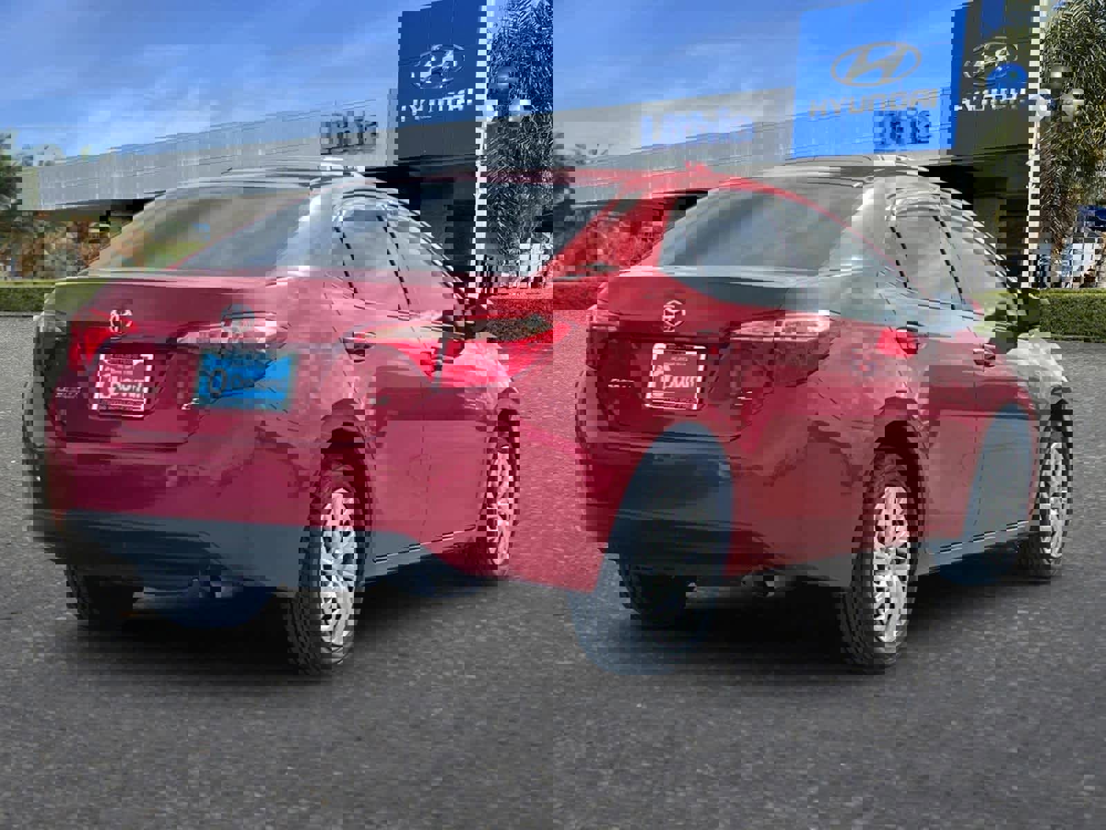 Used 2019 Toyota Corolla LE image 3