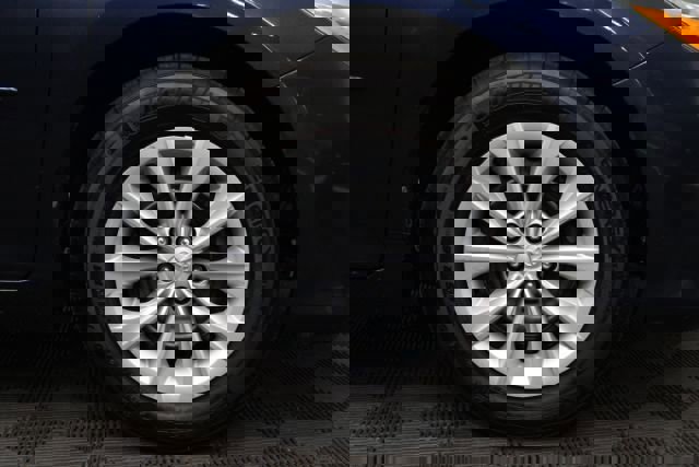 Used 2017 Toyota Camry LE image 5