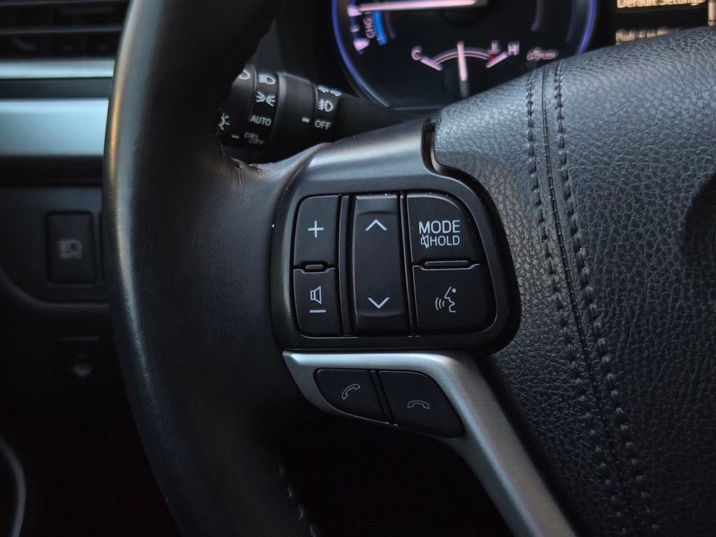 Used 2019 Toyota Highlander Limited AWD/4WD image 32