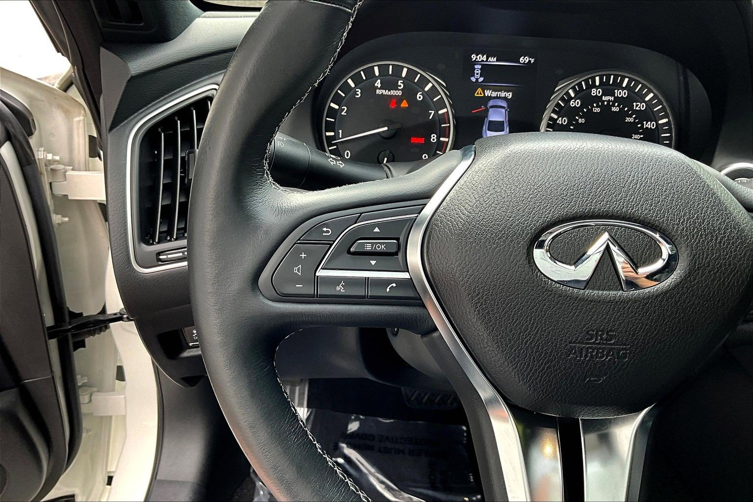 Used 2022 INFINITI Q60 3.0t Luxe w/ Essential Package image 9