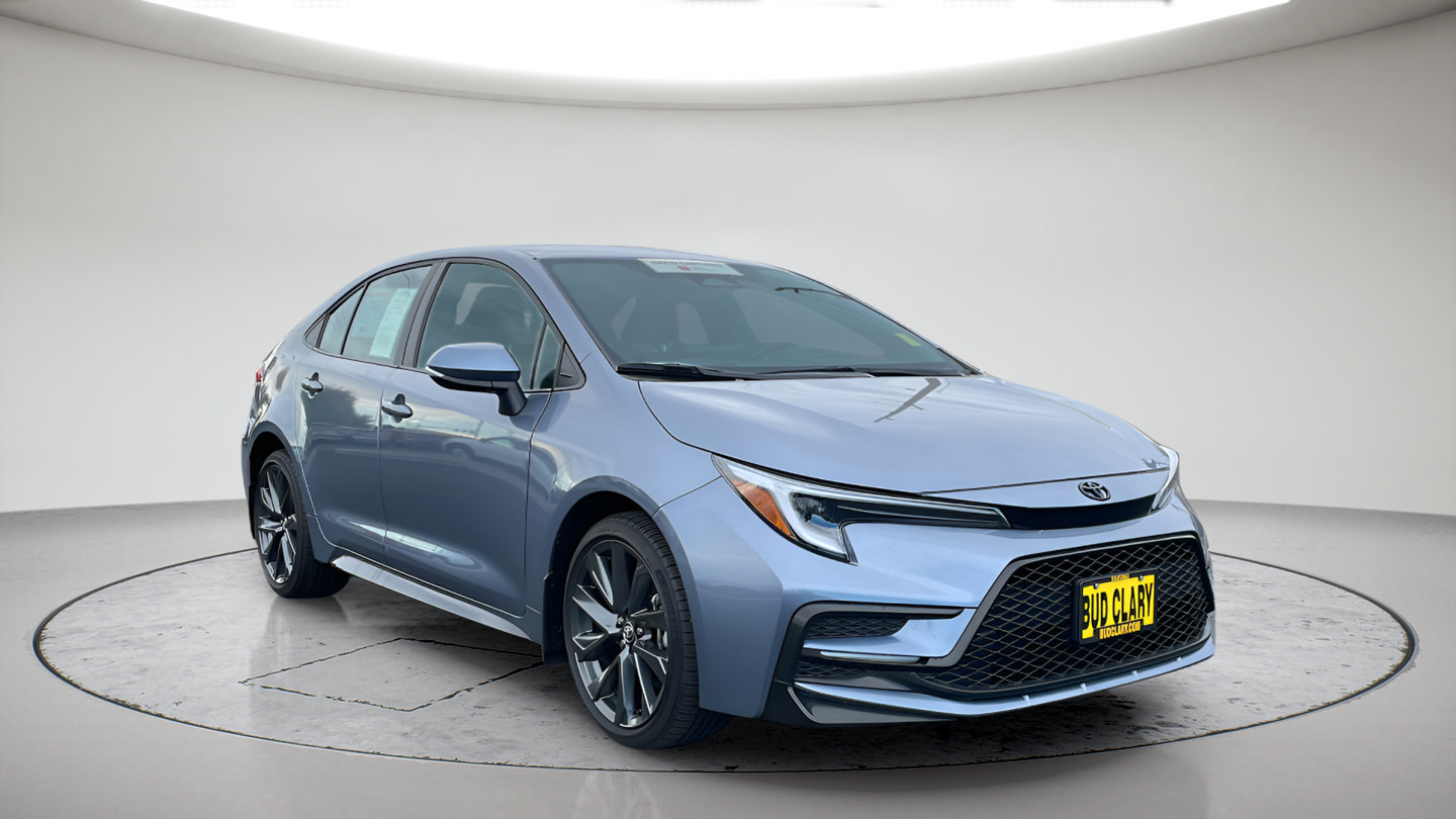 Certified 2025 Toyota Corolla SE w/ Convenience Package FWD image 3