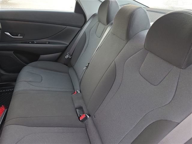 Used 2025 Hyundai Elantra SE image 26