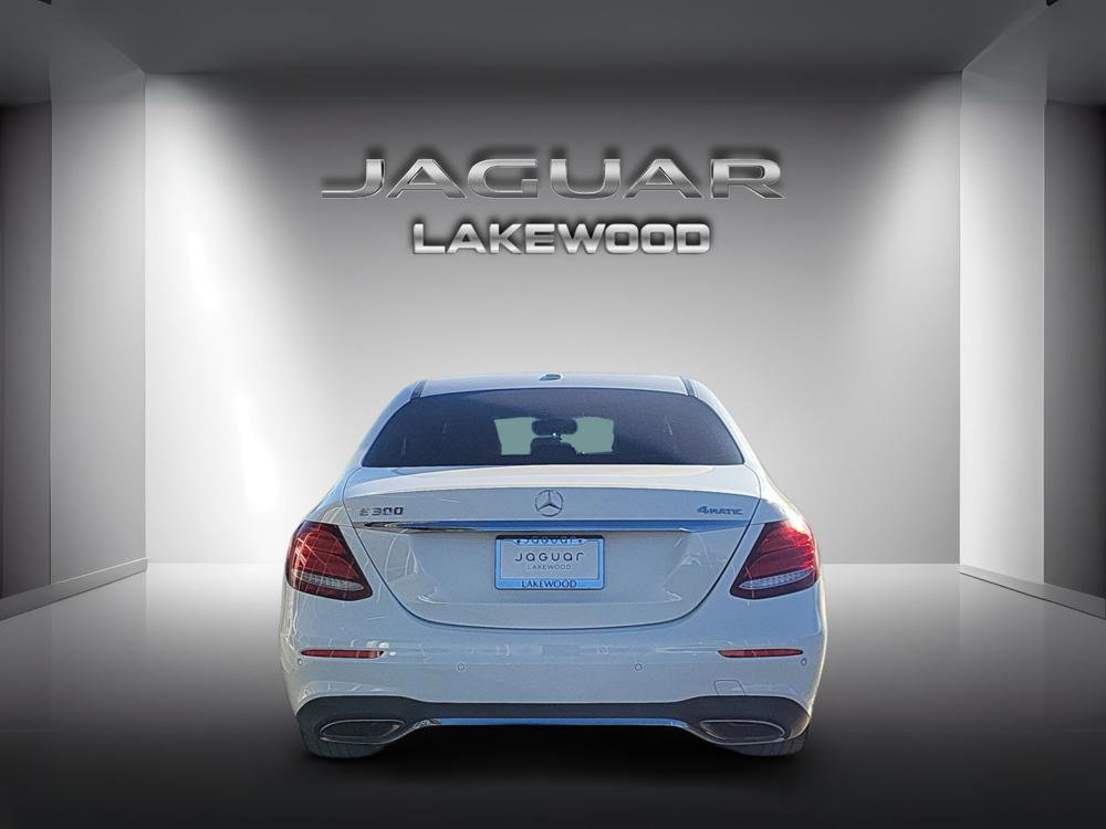 Used 2017 Mercedes-Benz E 300 4MATIC image 4