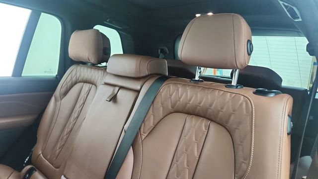 Used 2025 BMW X7 M60i image 35