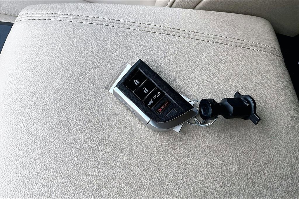 Used 2023 Acura MDX FWD image 12