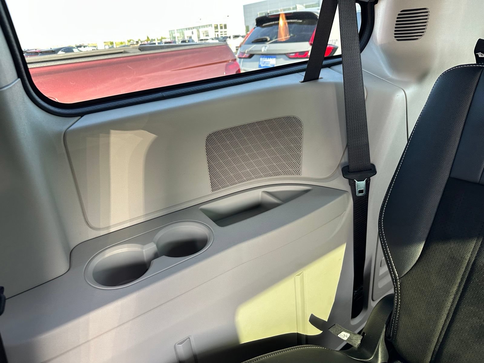 Used 2020 Dodge Grand Caravan SXT w/ Driver Convenience Group FWD image 31
