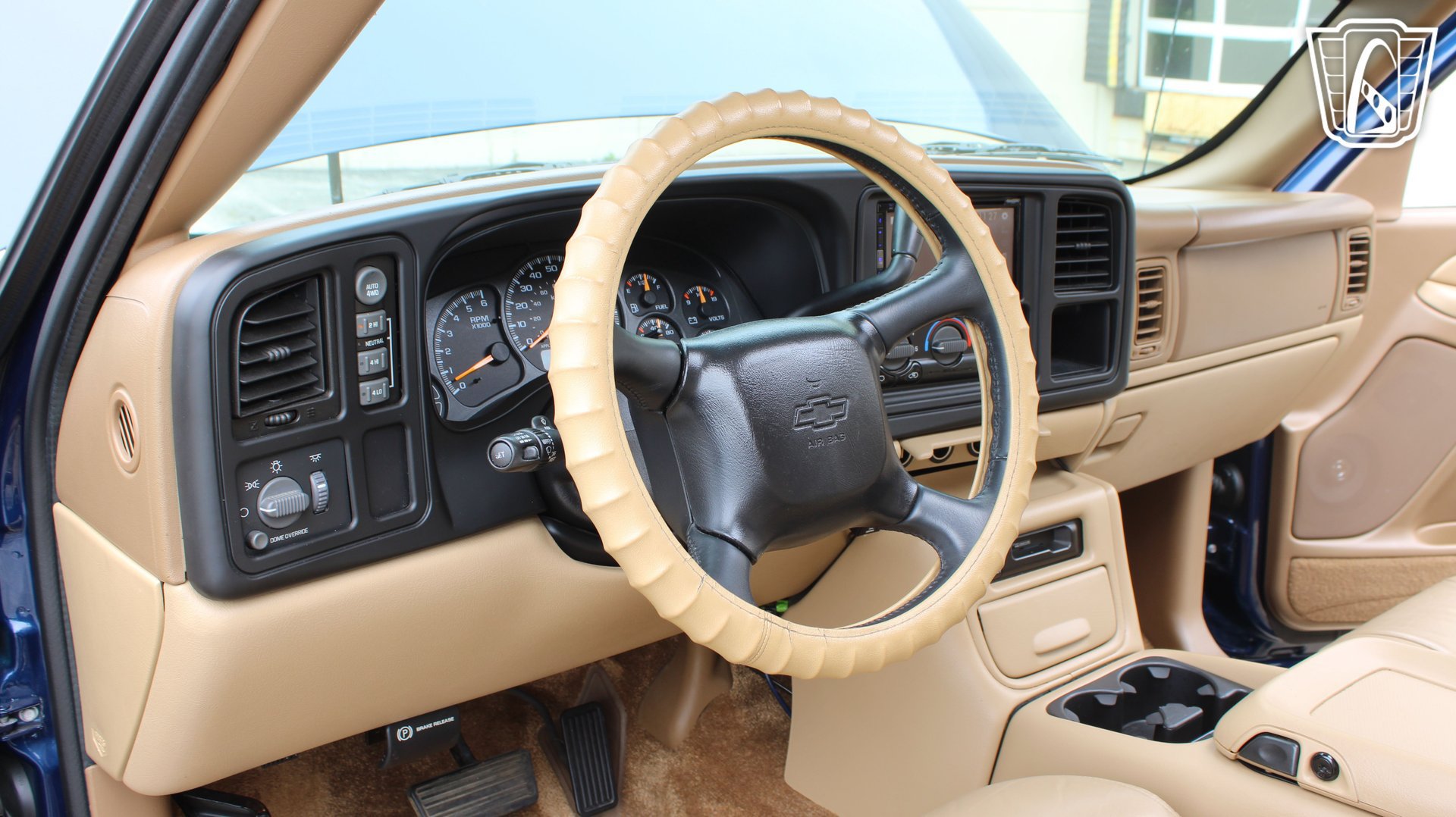 Used 2000 Chevrolet Tahoe LS w/ LS Preferred Equipment Group AWD/4WD image 10