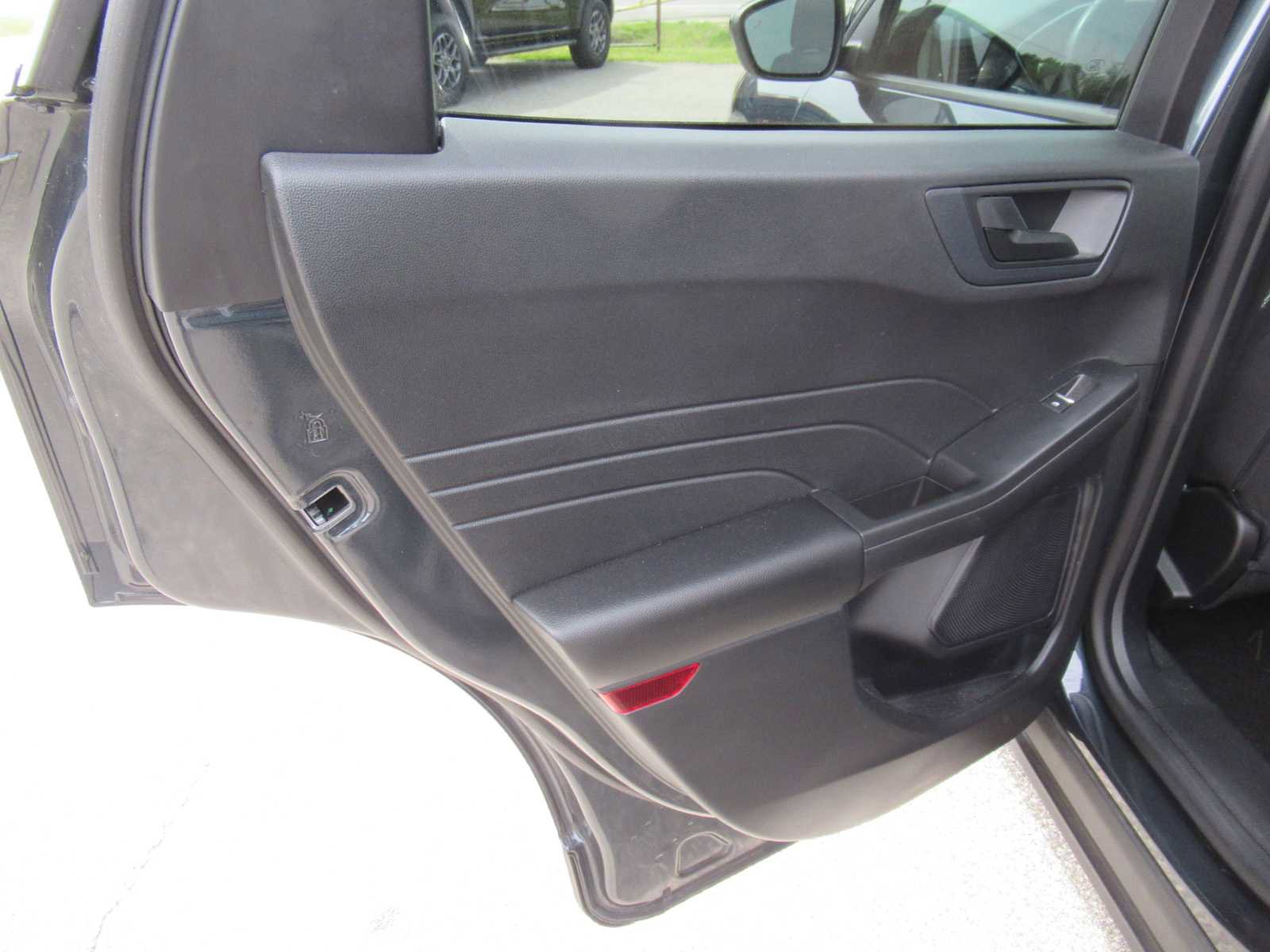 Used 2022 Ford Escape SE w/ SE Sport Appearance Package image 21