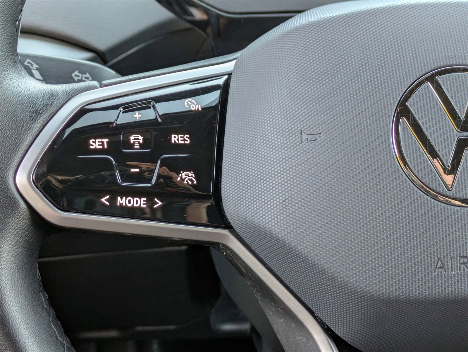 Used 2023 Volkswagen ID.4 Pro image 10