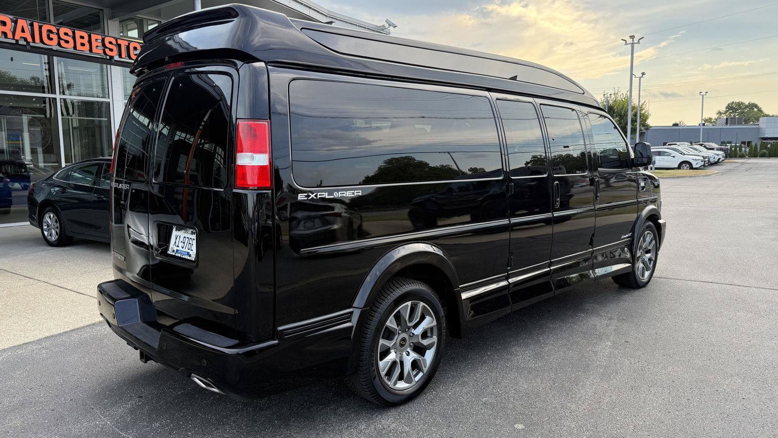 Used 2026 Chevrolet Express 2500 Extended w/ Driver Convenience Package RWD image 4