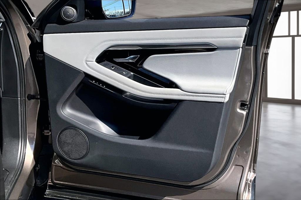 Used 2020 Land Rover Range Rover Evoque SE image 24