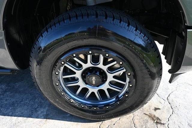 Used 2024 Nissan Titan SV AWD/4WD image 11