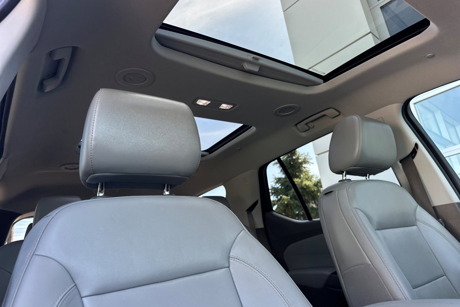 Used 2021 Chevrolet Traverse LT w/ LT Premium Package image 16