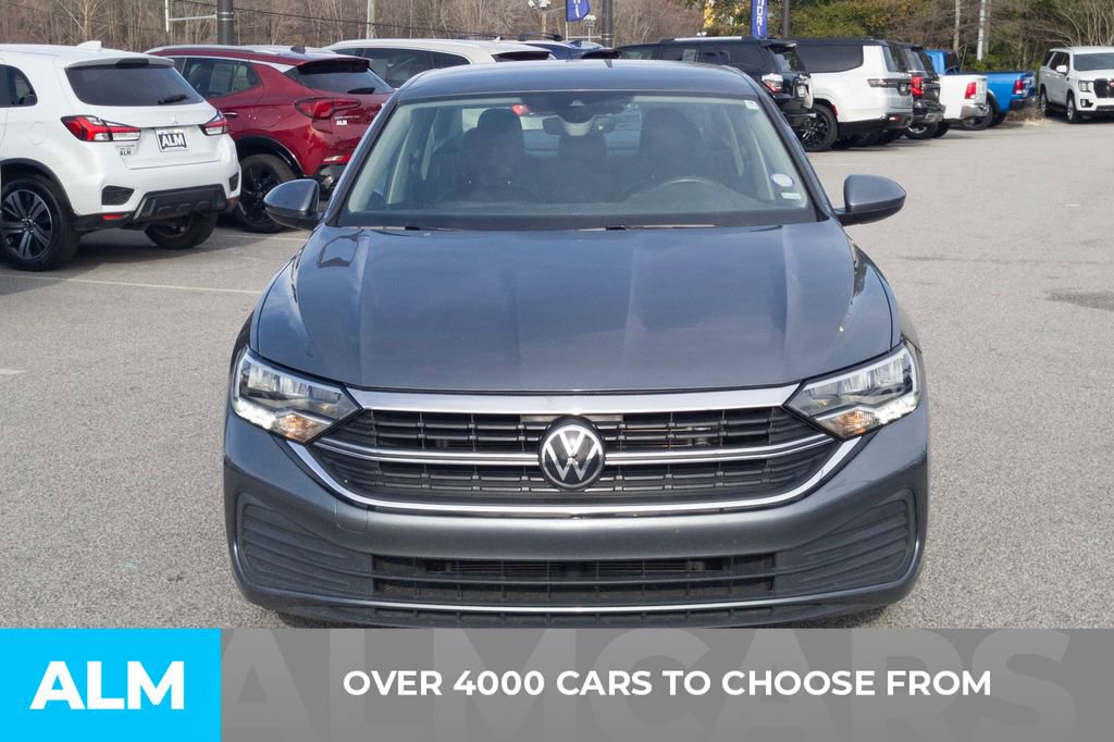 Used 2024 Volkswagen Jetta SE image 2