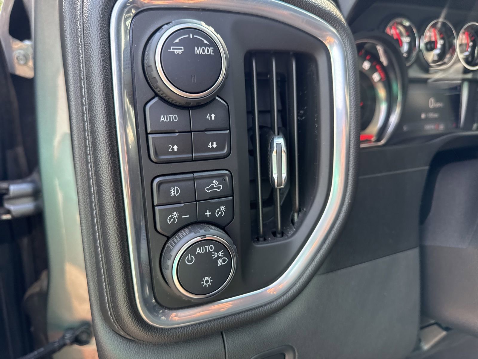 Used 2021 Chevrolet Silverado 1500 RST w/ Convenience Package II AWD/4WD image 25