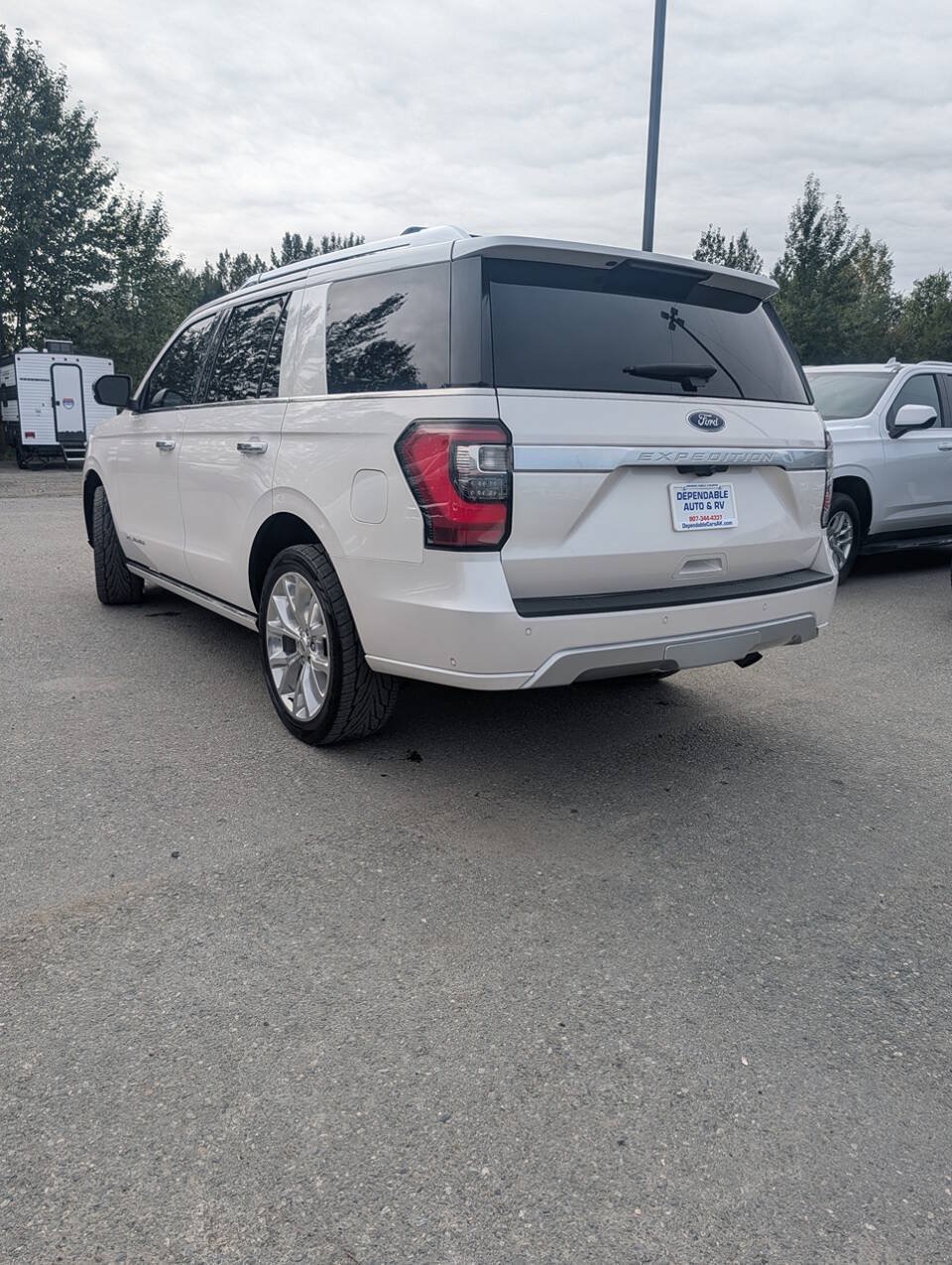 Used 2018 Ford Expedition Platinum AWD/4WD image 4