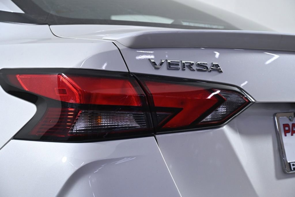 New 2025 Nissan Versa SR w/ Trunk Package FWD image 5