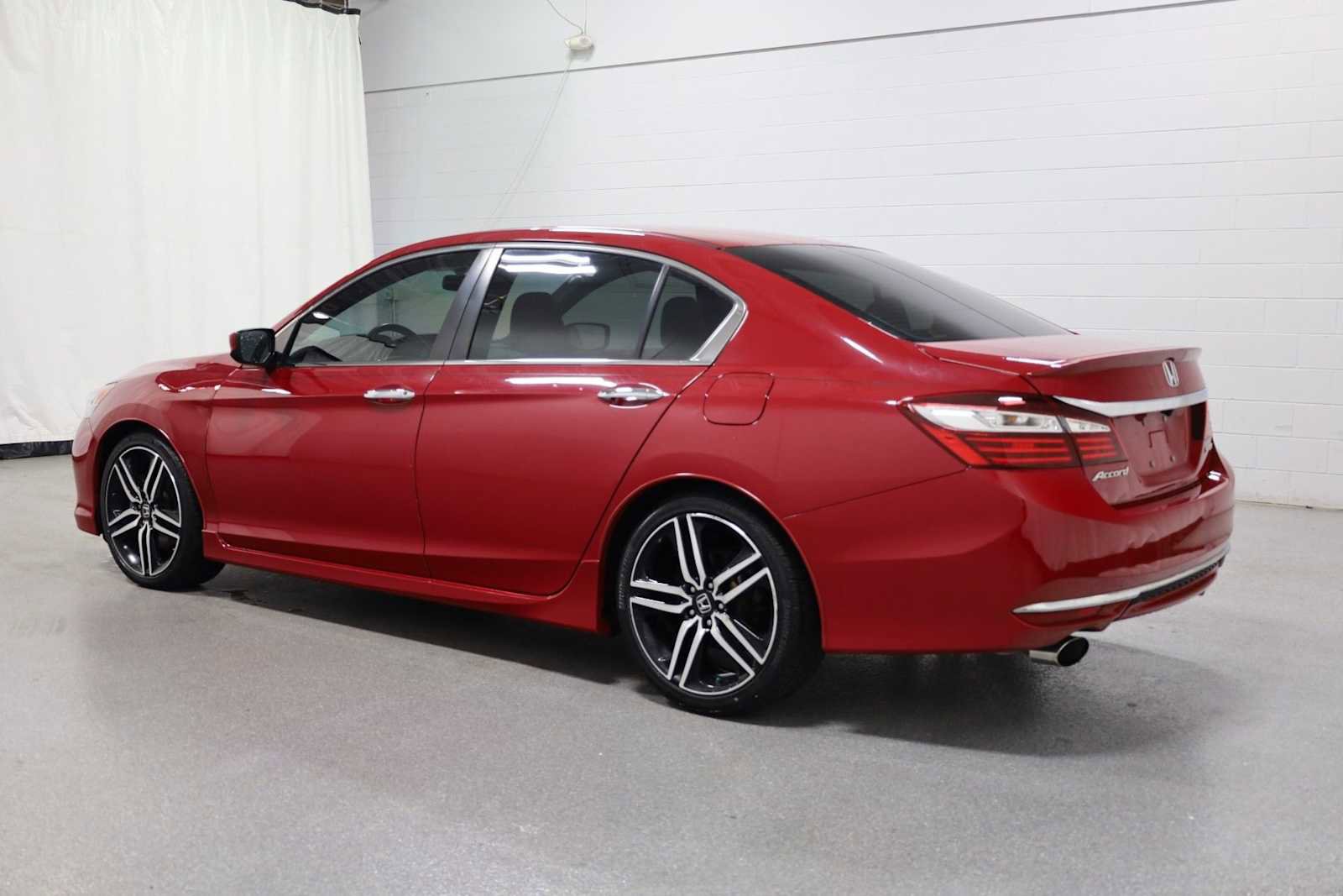 Used 2016 Honda Accord Sport image 3