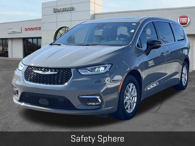 Used 2025 Chrysler Pacifica Select FWD image 3