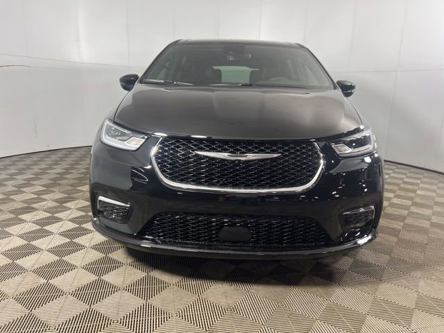 New 2026 Chrysler Pacifica Select FWD image 2