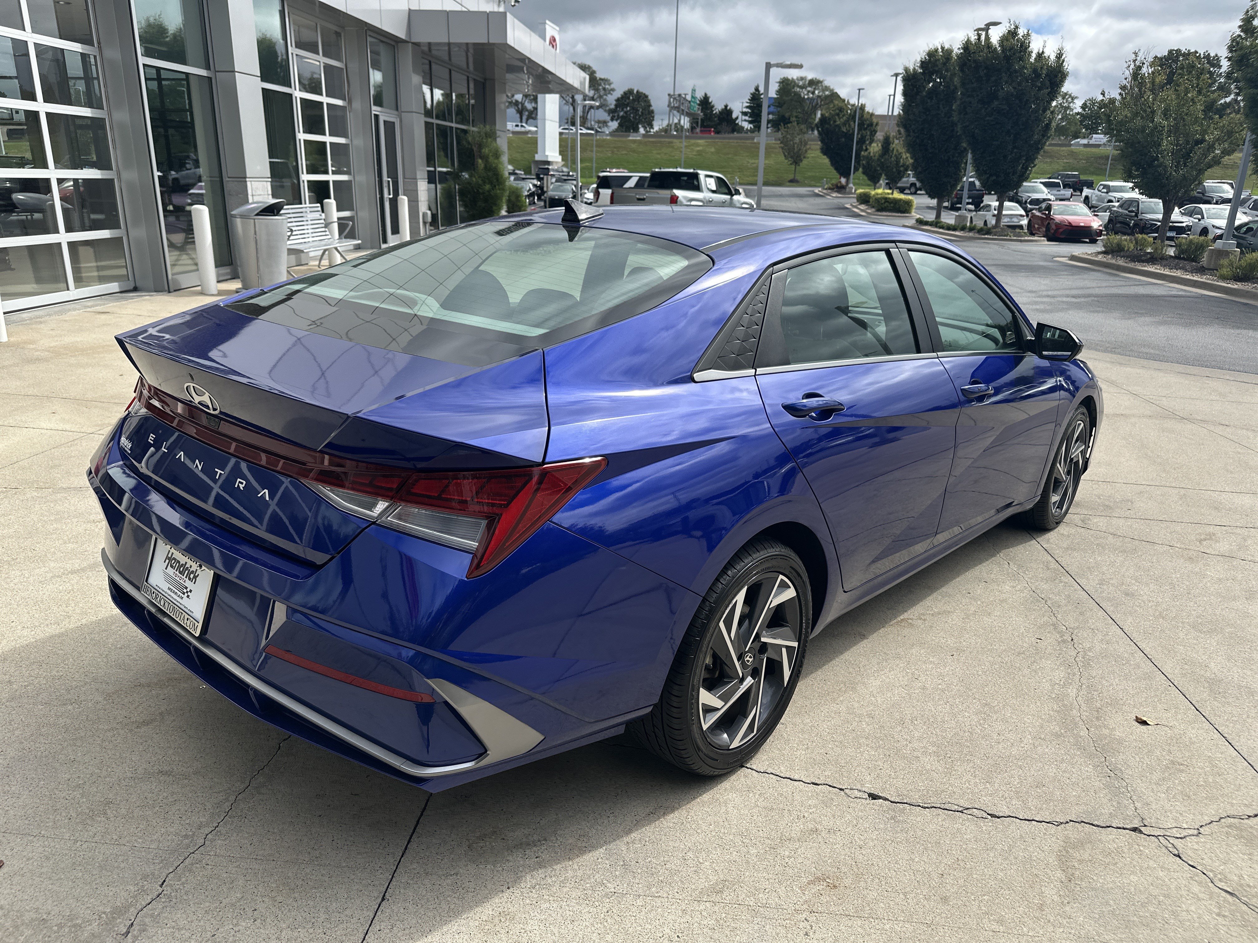 Used 2025 Hyundai Elantra SEL FWD image 6