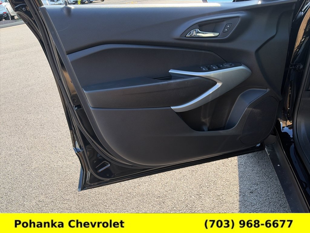 New 2026 Chevrolet Trax LS w/ LS Convenience Package FWD image 16
