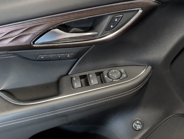 Used 2023 Buick Envision Avenir image 32