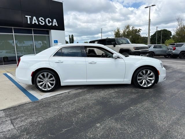 Used 2019 Chrysler 300 Touring L w/ Quick Order Package 22F RWD image 9