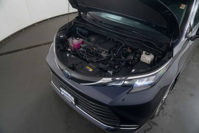 Used 2024 Toyota Sienna XLE FWD image 32