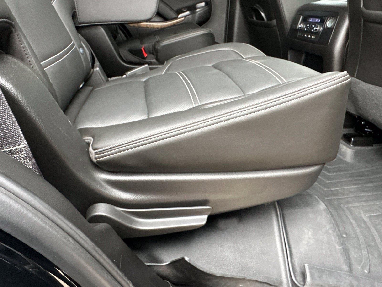 Used 2019 GMC Yukon Denali w/ Denali Ultimate Black Edition AWD/4WD image 40