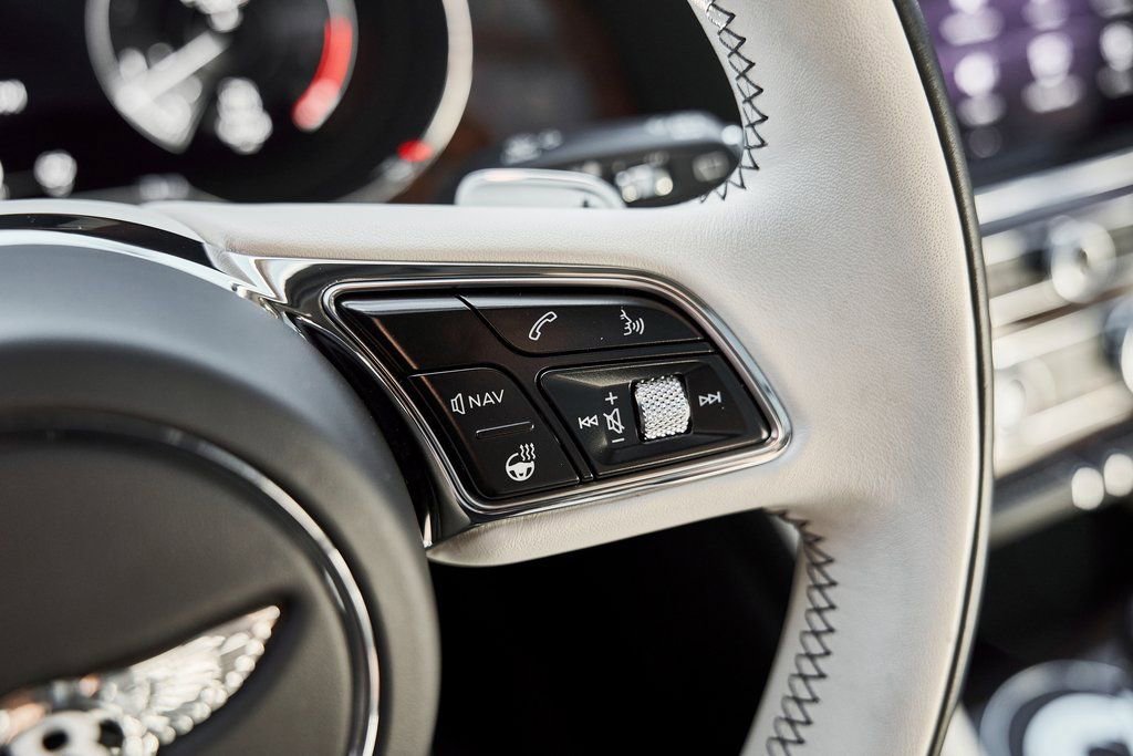 Used 2023 Bentley Bentayga Extended Wheelbase AWD/4WD image 62