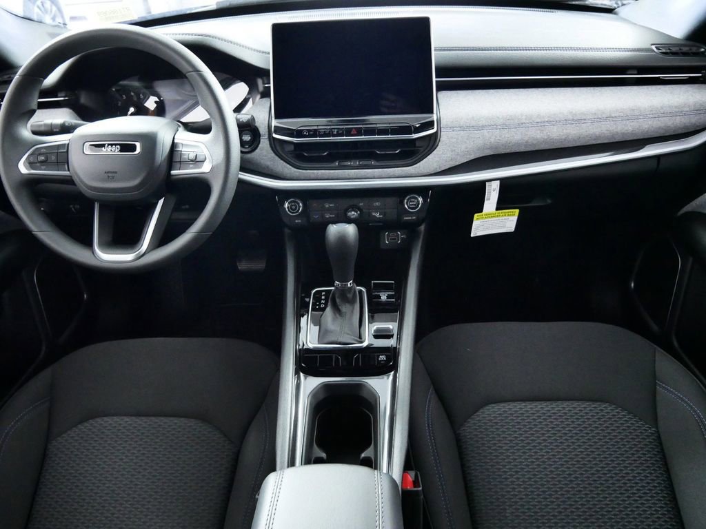 Used 2024 Jeep Compass Sport image 5