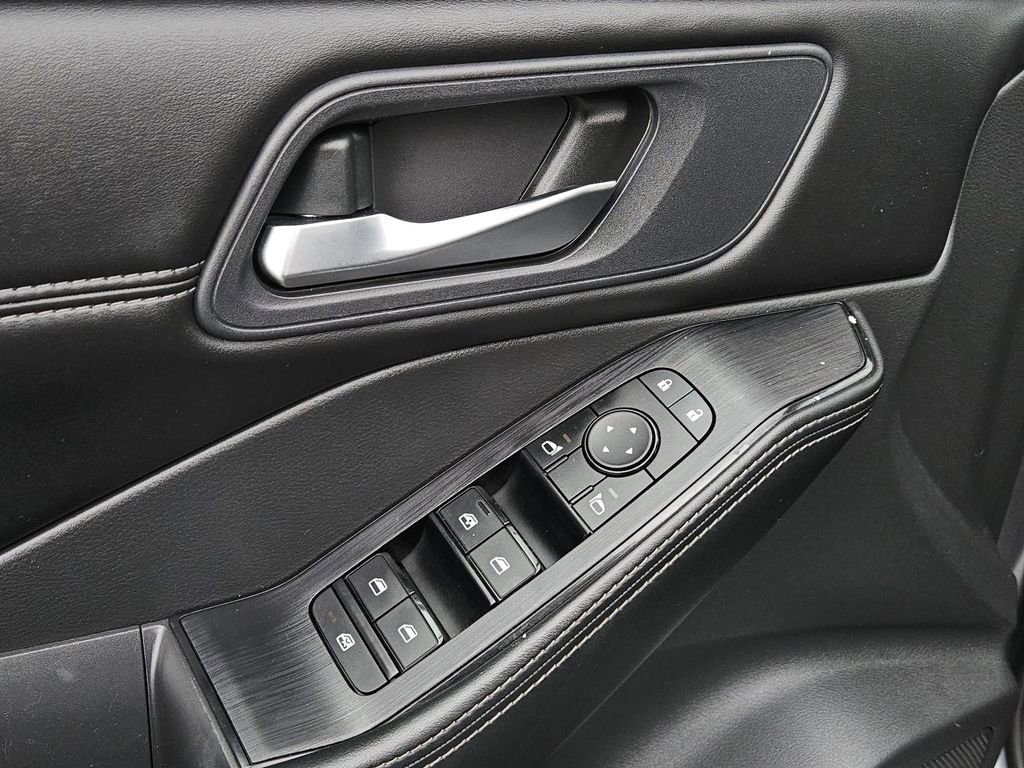 Used 2023 Nissan Rogue SV w/ SV Premium Package image 26